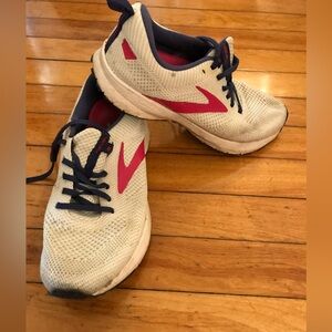 White and Pink Brooks Revel 5